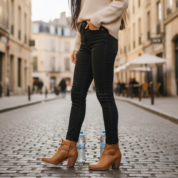 Frye Cameron Twist Tan Leather Heeled Ankle Boots - Picture 5 of 15